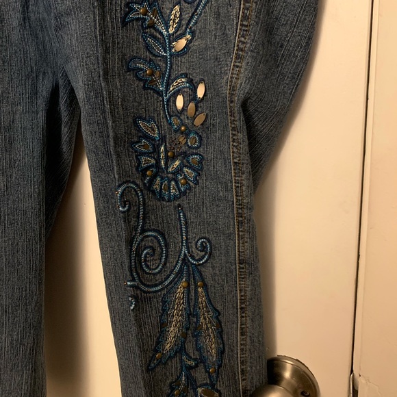 Women’s plus sized jeans - Picture 4 of 6